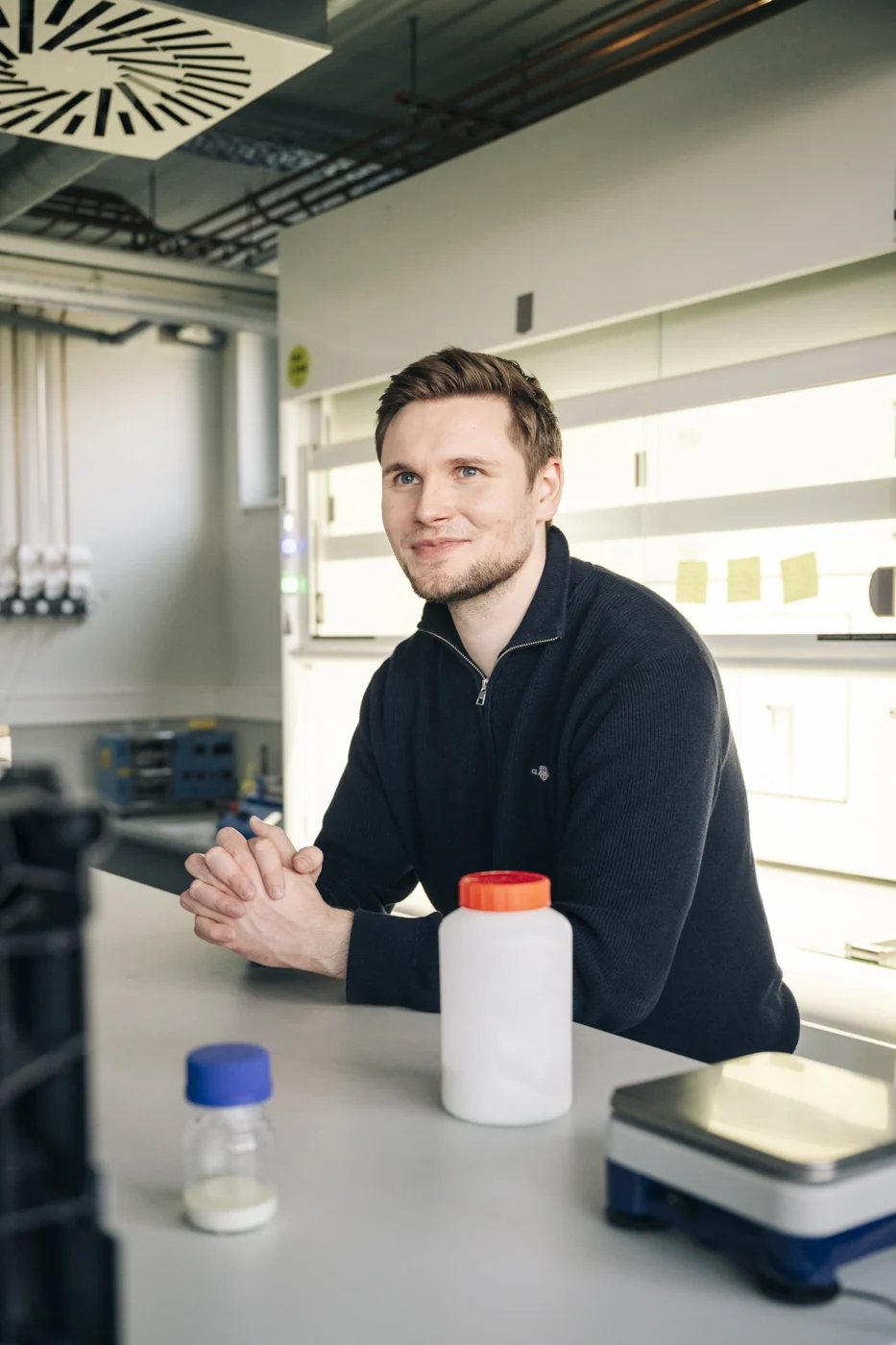 Tom Bötticher in the lab beside battery materials.