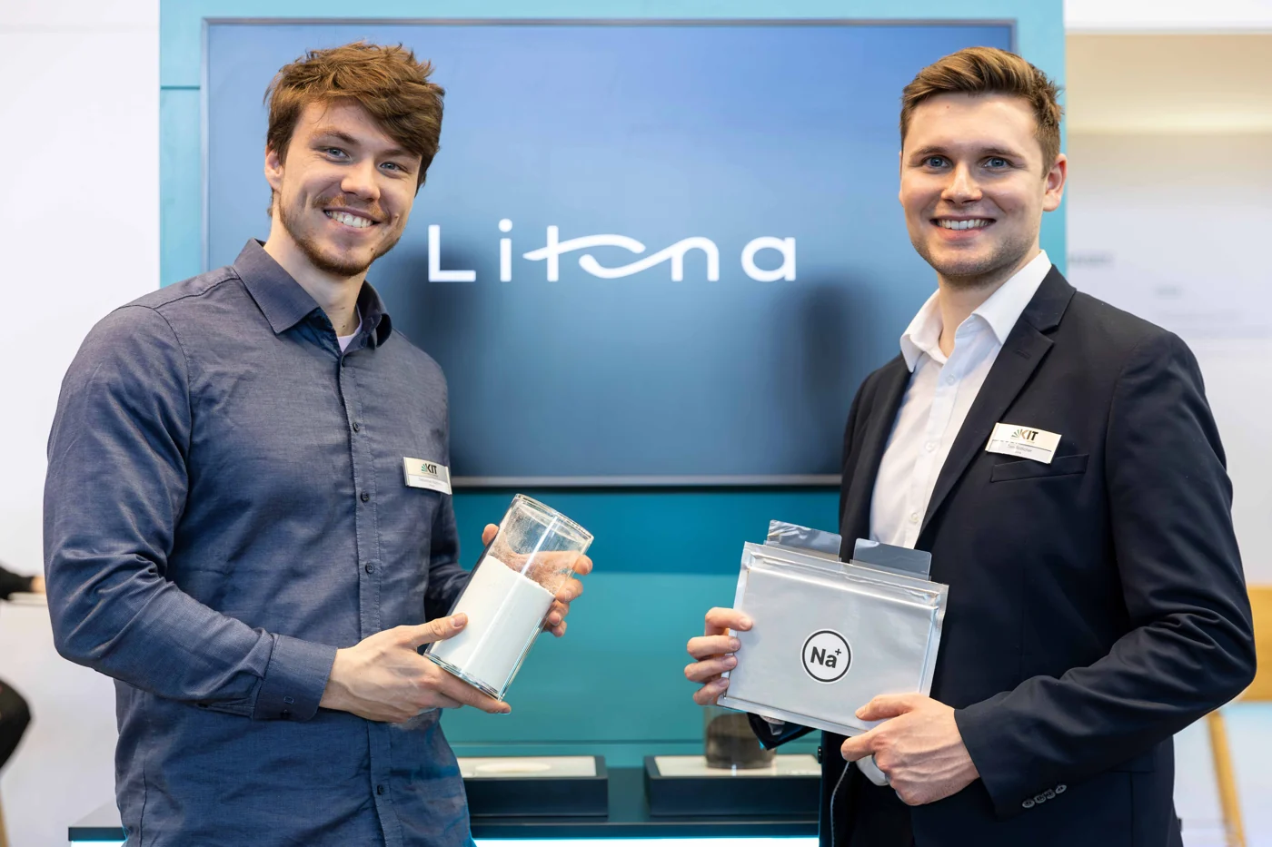 Tom Bötticher with a colleague from Litona.